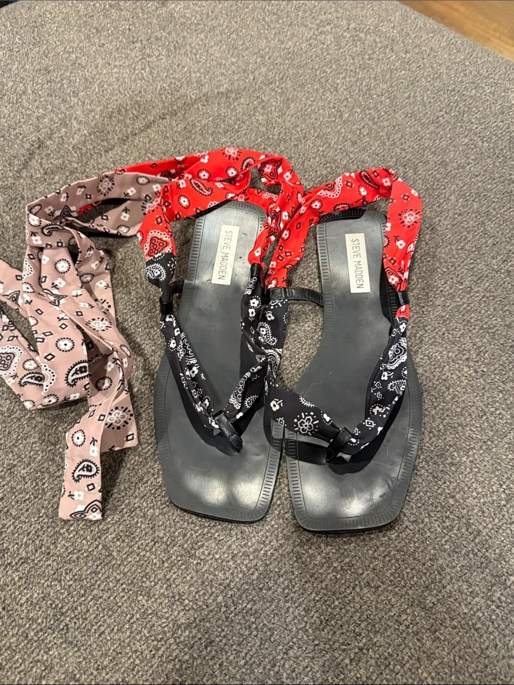 Steve Madden Sasher bandana print wrap-around thong sandals Women size 8 - Picture 4 of 9